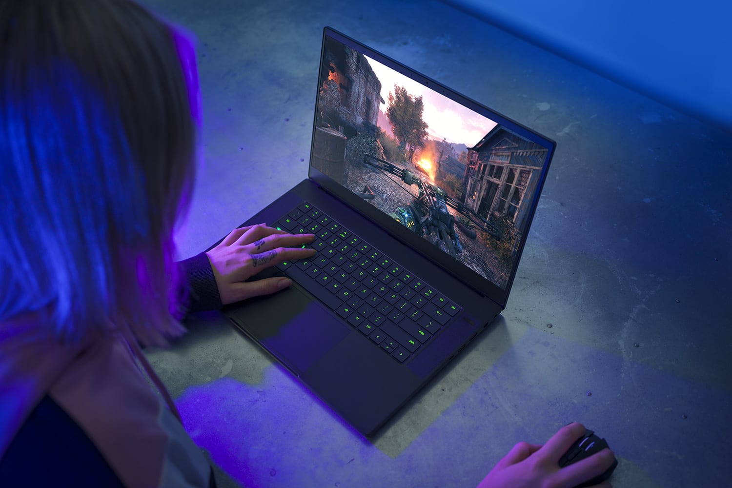 blade15 2020 gallery 03 https://www.mkaugaming.com/all-review-list/razer-blade-15-laptop-2020-model-review/