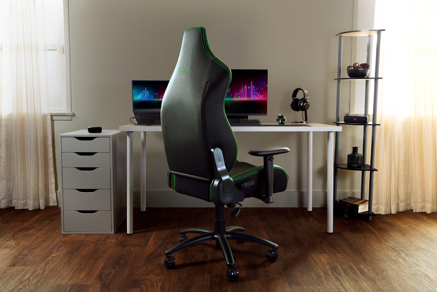 Razer Announce The ISKUR X – The Essential Chair For Hardcore Gaming 2 Iskur X 2021 Lifestyle Shoot 3 https://www.mkaugaming.com/razer-announce-the-iskur-x-the-essential-chair-for-hardcore-gaming/