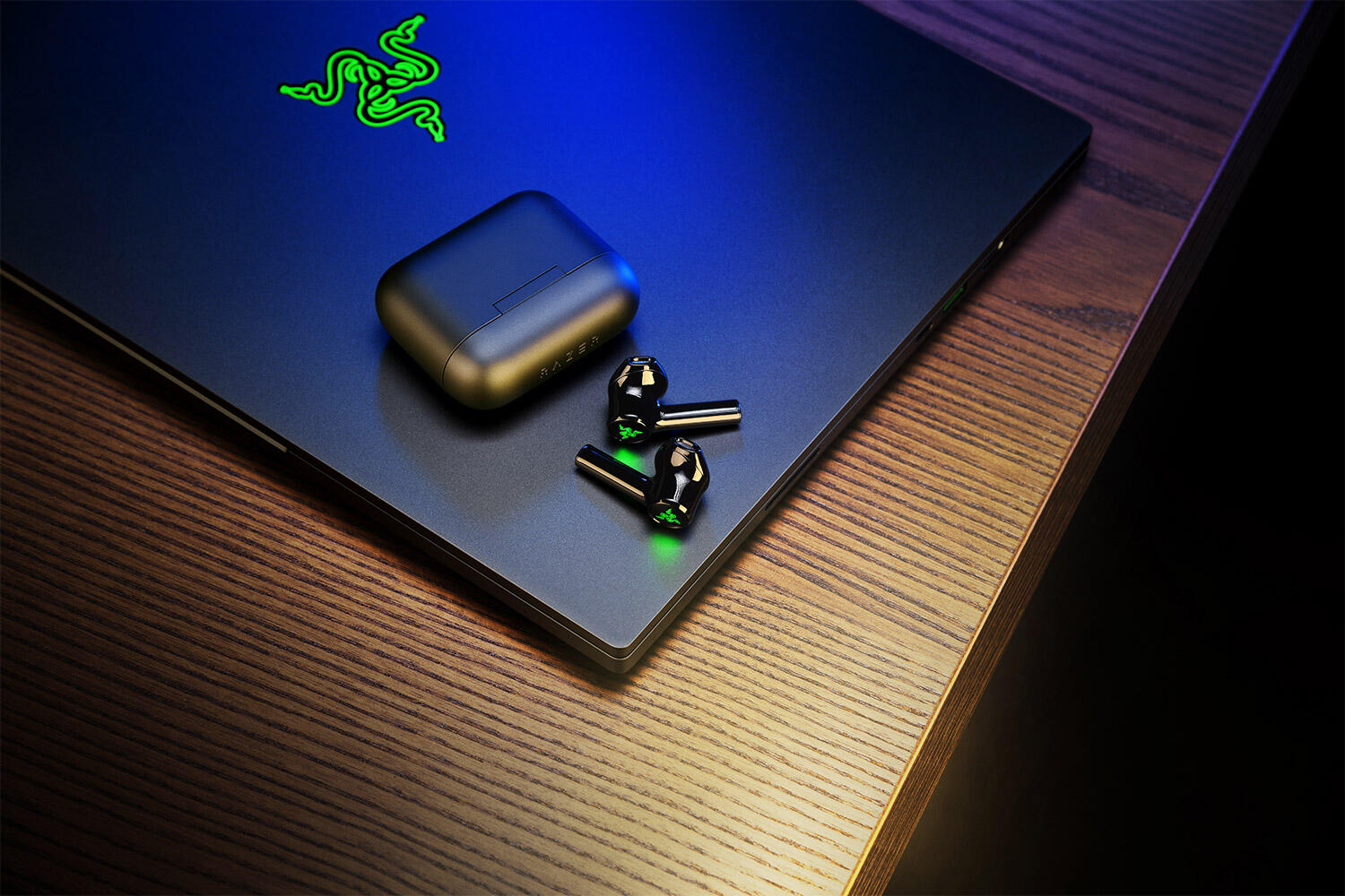 Razer Hammerhead True Wireless X Earbuds - Review 7 razer hammerhead true wireless x gallery 02 https://www.mkaugaming.com/all-review-list/razer-hammerhead-true-wireless-x-earbuds-review/
