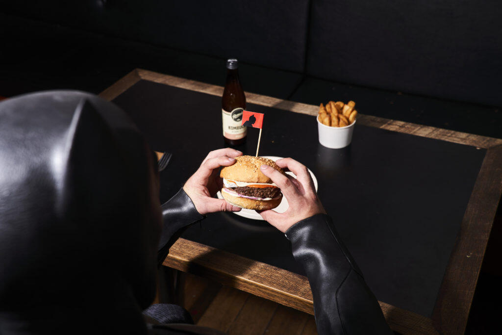 Grilld BW 0213 https://www.mkaugaming.com/grilld-unveil-bruce-wayne-inspired-burger-to-celebrate-the-film-release-of-the-batman/
