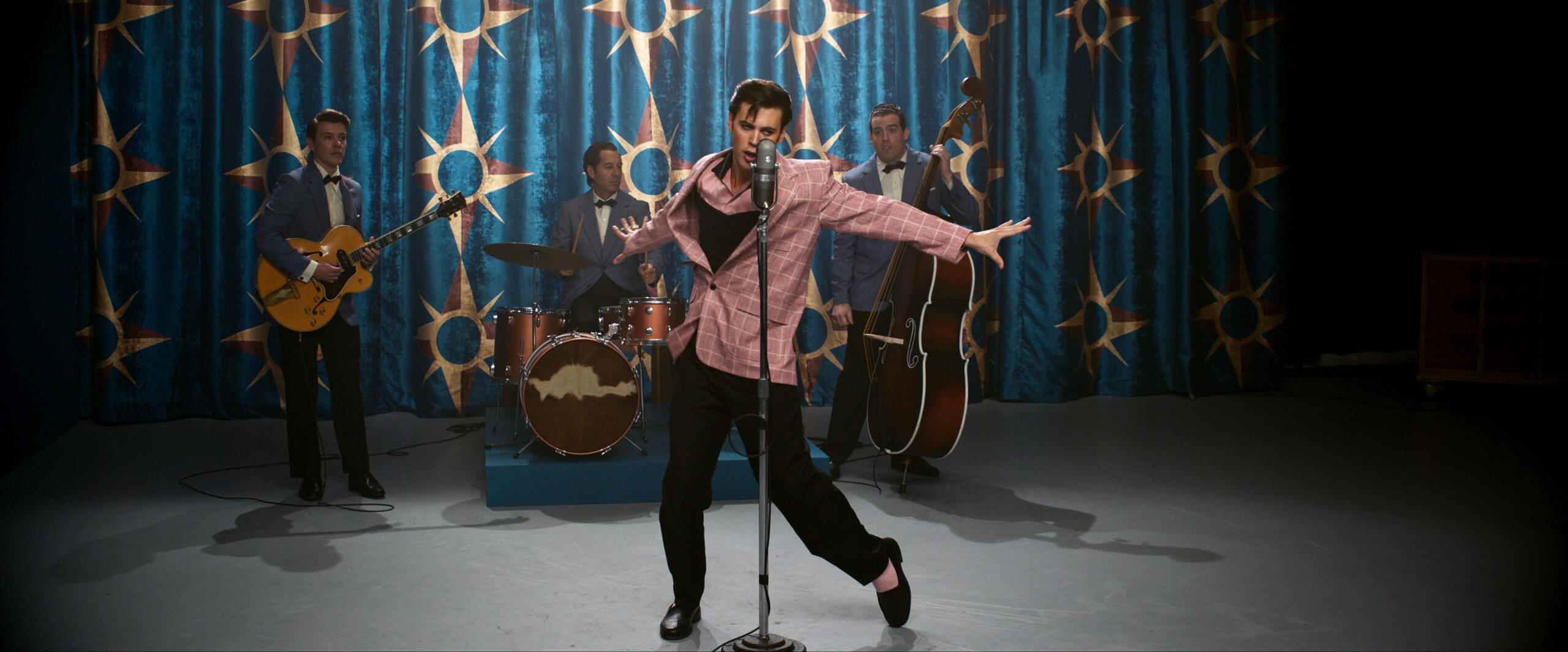 Elvis (2022) - Review 3 rev 1 ELVIS TRL 88633 High Res JPEG scaled https://www.mkaugaming.com/all-review-list/elvis-2022-review/