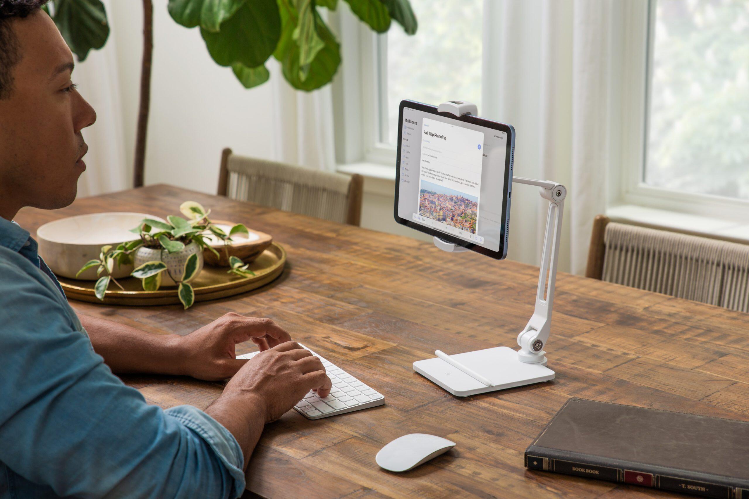 Twelve South Refreshes HoverBar Duo iPad Stand With a More Flexible Build and New Colourways 3 2022 07 27 00016 scaled https://www.mkaugaming.com/twelve-south-refreshes-hoverbar-duo-ipad-stand-with-a-more-flexible-build-and-new-colourways/