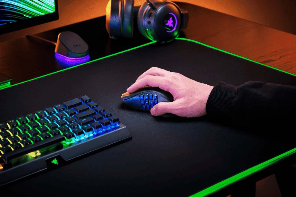 The MMO King Is Back & Better Than Ever - Razer Launches The New Razer NAGA V2 PRO 4 Picturefadfasdf4 https://www.mkaugaming.com/the-mmo-king-is-back-better-than-ever-razer-launches-the-new-razer-naga-v2-pro/