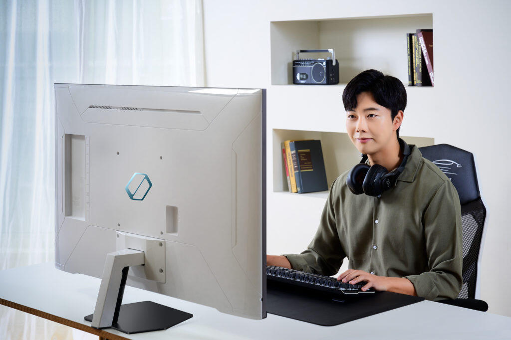 Meet The 43” Odyssey Neo G7 – The First Mini-LED Flat Gaming Monitor From Samsung Electronics 2 Odyssey Neo G7 lifestyle https://www.mkaugaming.com/meet-the-43-odyssey-neo-g7-the-first-mini-led-flat-gaming-monitor-from-samsung-electronics/