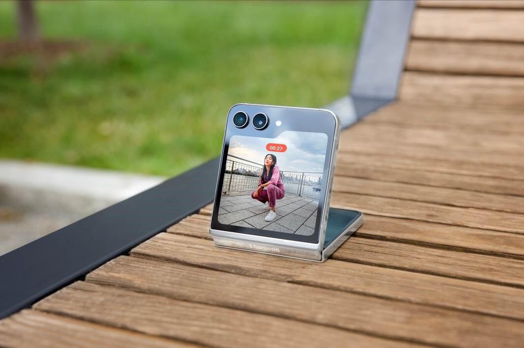 Samsung Galaxy Z Flip5 & Galaxy Z Fold5 - Delivering Flexibility & Versatility Without Compromise 2 Picture2gagagsg https://www.mkaugaming.com/samsung-galaxy-z-flip5-galaxy-z-fold5-delivering-flexibility-versatility-without-compromise/