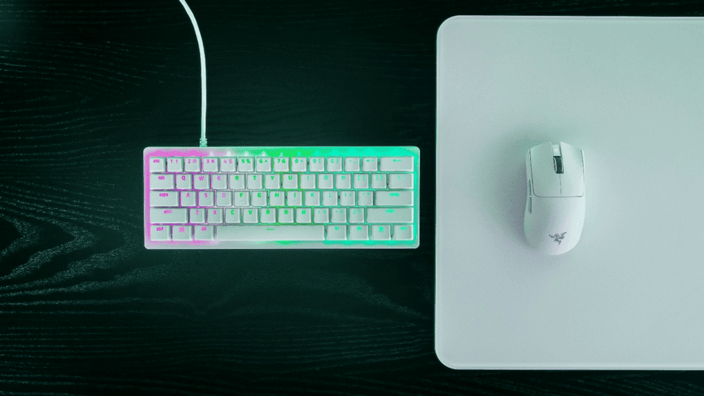 Razer Huntsman V3 Pro Mini ホワイトエディション 60% Compact Keyboard for Pros - Razer Huntsman V3 Pro Mini