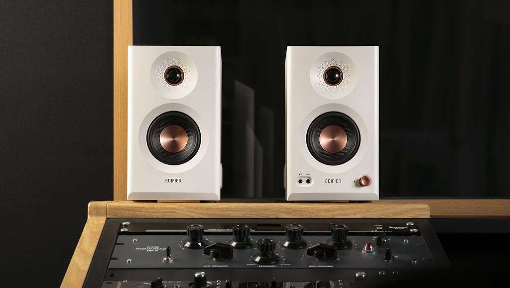 Edifier MR5 Speakers Redefine Precision Sound From Studio To Living Room 2 gega https://www.mkaugaming.com/edifier-mr5-speakers-redefine-precision-sound-from-studio-to-living-room/
