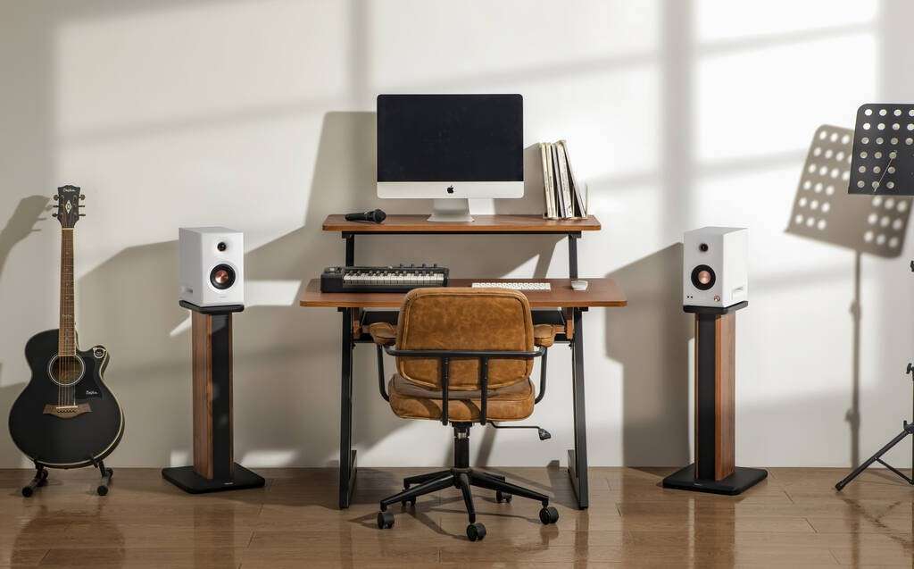 Edifier MR5 Speakers Redefine Precision Sound From Studio To Living Room 1 gegag https://www.mkaugaming.com/edifier-mr5-speakers-redefine-precision-sound-from-studio-to-living-room/