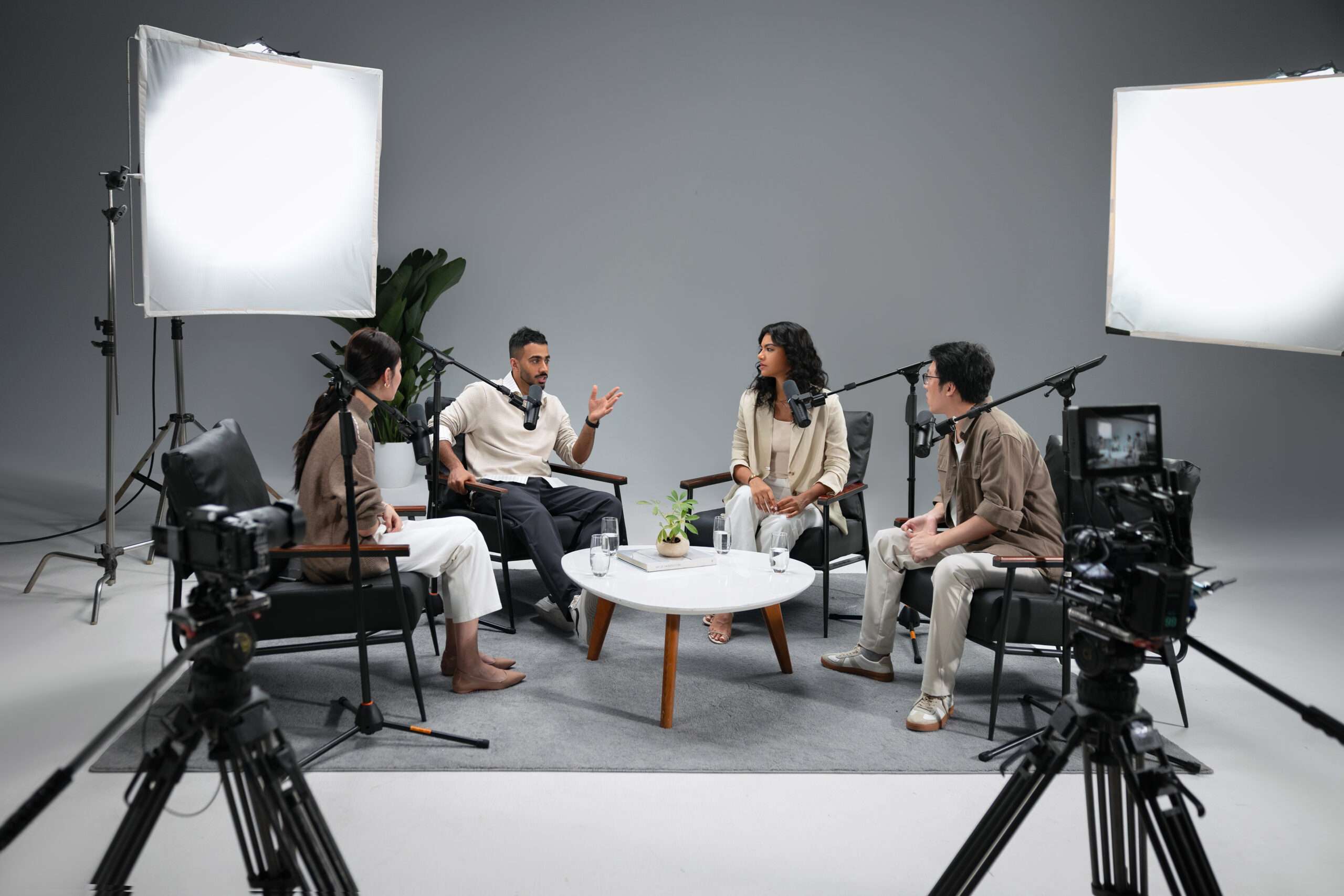 PD500W Lifestyle Image 04 scaled https://www.mkaugaming.com/maono-pd500w-integrates-hybrid-connectivity-internal-recording-and-ai-workflow-tools-now-available-on-kickstarter/