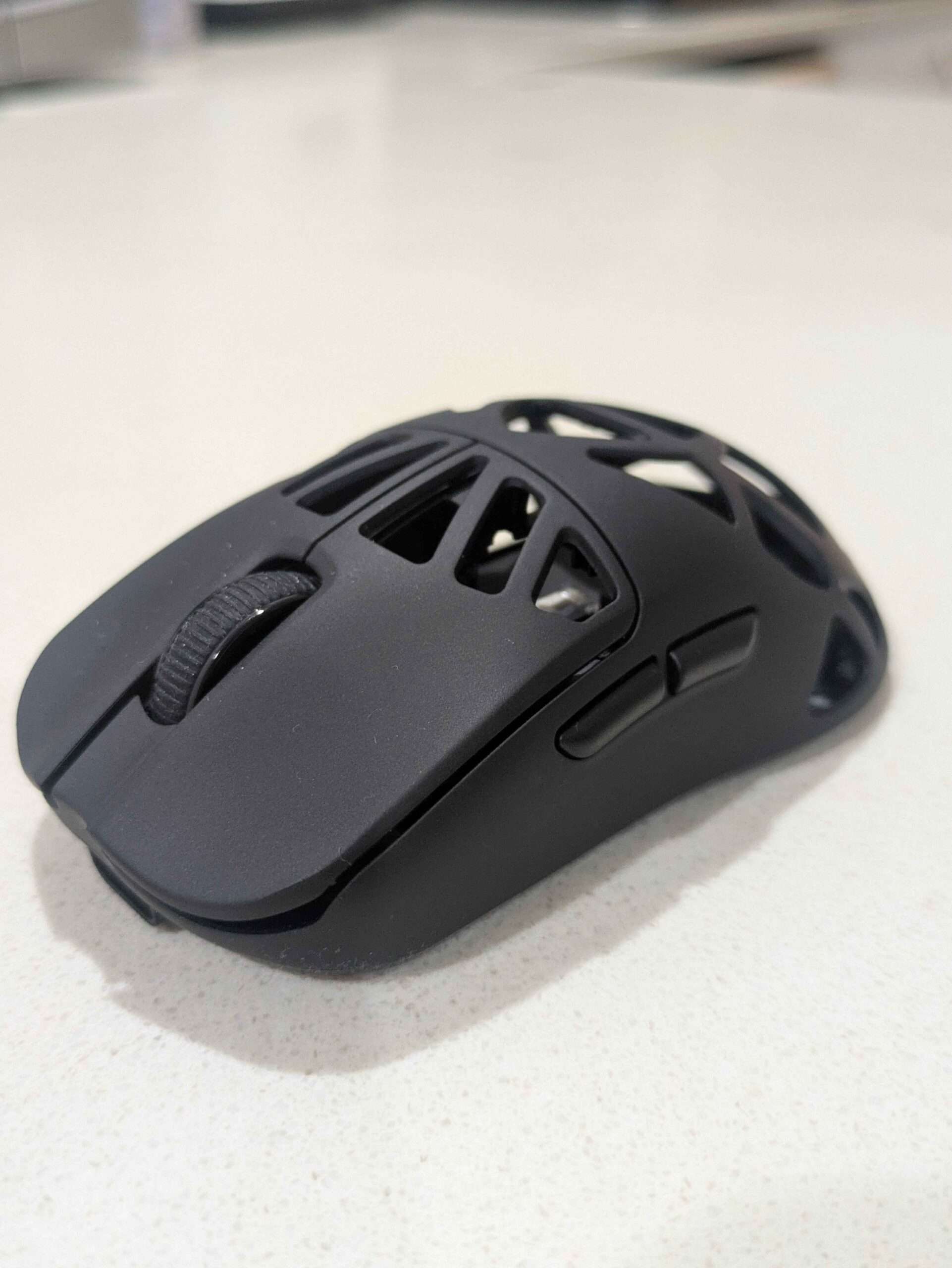 EPOMAKER CarbonX Mouse (Hardware) - Review 5 PXL 20260715 094032490 scaled https://www.mkaugaming.com/all-review-list/epomaker-carbonx-mouse-hardware-review/